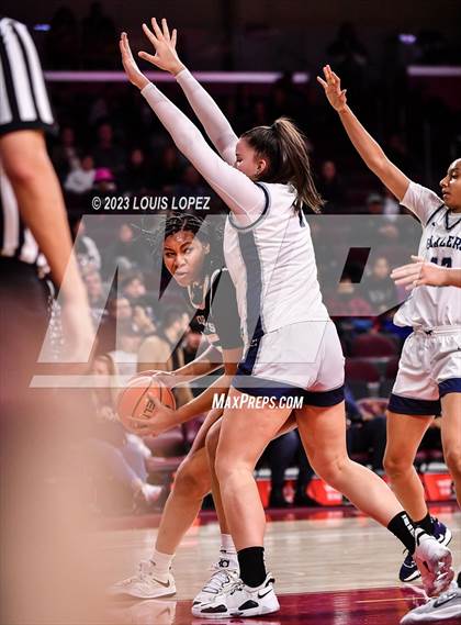 Thumbnail 3 in La Jolla Country Day vs. Sierra Canyon photogallery.
