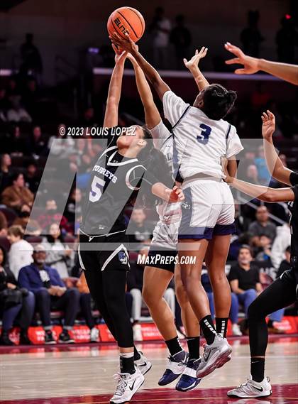 Thumbnail 2 in La Jolla Country Day vs. Sierra Canyon photogallery.