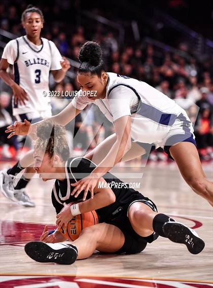 Thumbnail 1 in La Jolla Country Day vs. Sierra Canyon photogallery.