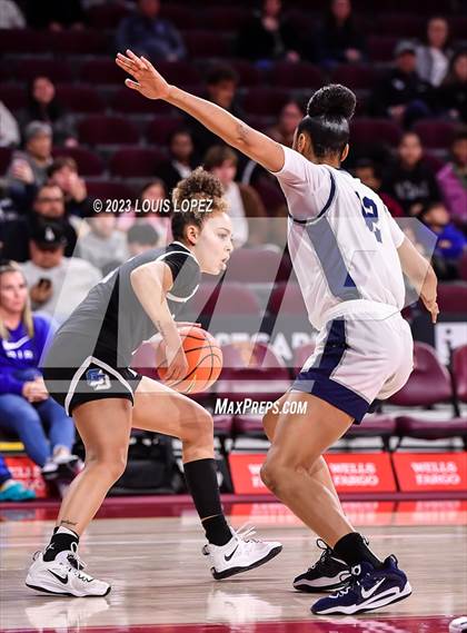 Thumbnail 3 in La Jolla Country Day vs. Sierra Canyon photogallery.