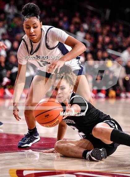 Thumbnail 2 in La Jolla Country Day vs. Sierra Canyon photogallery.