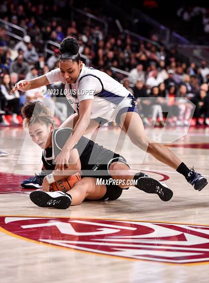 Thumbnail 3 in La Jolla Country Day vs. Sierra Canyon photogallery.