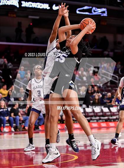 Thumbnail 1 in La Jolla Country Day vs. Sierra Canyon photogallery.