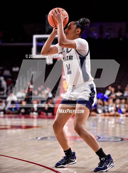 Thumbnail 3 in La Jolla Country Day vs. Sierra Canyon photogallery.