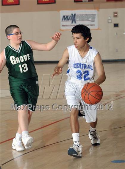 Thumbnail 2 in JV: Grove vs Central (MaxPreps Holiday Classic) photogallery.
