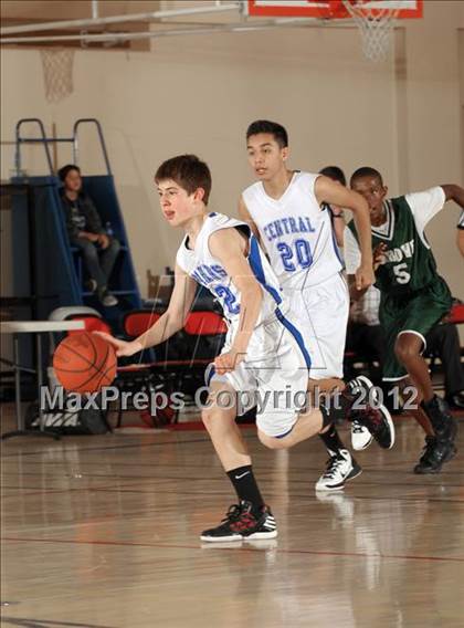 Thumbnail 1 in JV: Grove vs Central (MaxPreps Holiday Classic) photogallery.