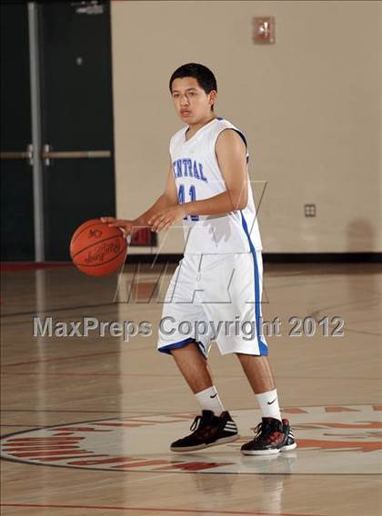 Thumbnail 1 in JV: Grove vs Central (MaxPreps Holiday Classic) photogallery.