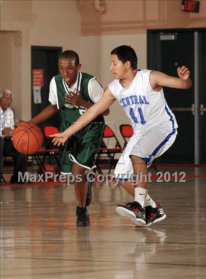 Thumbnail 3 in JV: Grove vs Central (MaxPreps Holiday Classic) photogallery.