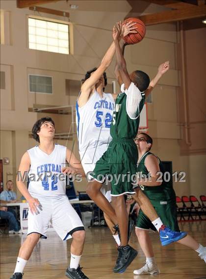 Thumbnail 2 in JV: Grove vs Central (MaxPreps Holiday Classic) photogallery.