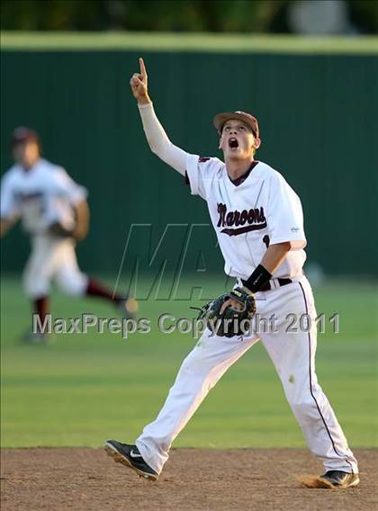 Thumbnail 2 in Stony Point vs. Austin (Texas 5A Region II Bidistrict) photogallery.