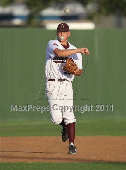 Thumbnail 1 in Stony Point vs. Austin (Texas 5A Region II Bidistrict) photogallery.