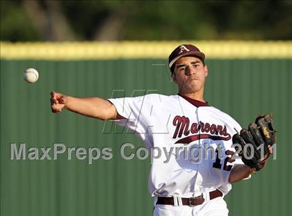 Thumbnail 2 in Stony Point vs. Austin (Texas 5A Region II Bidistrict) photogallery.