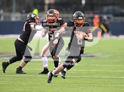 Thumbnail 2 in Ironton vs. Liberty Center (OHSAA Division 5 Final) photogallery.