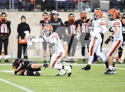 Thumbnail 2 in Ironton vs. Liberty Center (OHSAA Division 5 Final) photogallery.