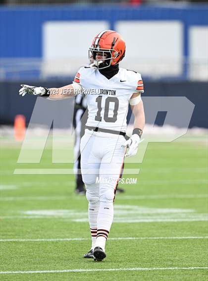 Thumbnail 2 in Ironton vs. Liberty Center (OHSAA Division 5 Final) photogallery.