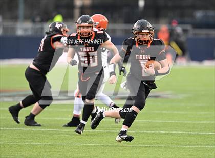 Thumbnail 3 in Ironton vs. Liberty Center (OHSAA Division 5 Final) photogallery.
