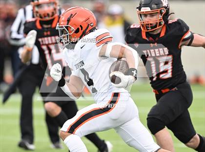 Thumbnail 2 in Ironton vs. Liberty Center (OHSAA Division 5 Final) photogallery.