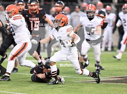 Thumbnail 1 in Ironton vs. Liberty Center (OHSAA Division 5 Final) photogallery.