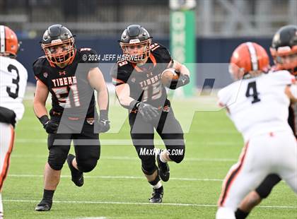 Thumbnail 3 in Ironton vs. Liberty Center (OHSAA Division 5 Final) photogallery.