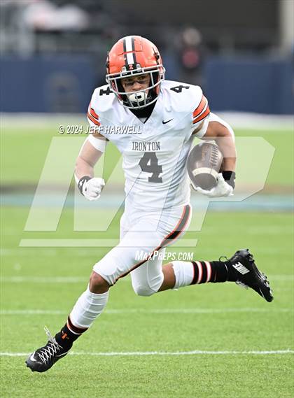Thumbnail 3 in Ironton vs. Liberty Center (OHSAA Division 5 Final) photogallery.