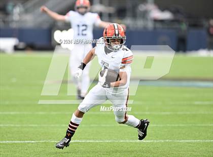 Thumbnail 2 in Ironton vs. Liberty Center (OHSAA Division 5 Final) photogallery.
