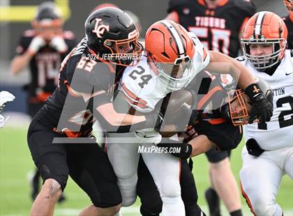 Thumbnail 3 in Ironton vs. Liberty Center (OHSAA Division 5 Final) photogallery.