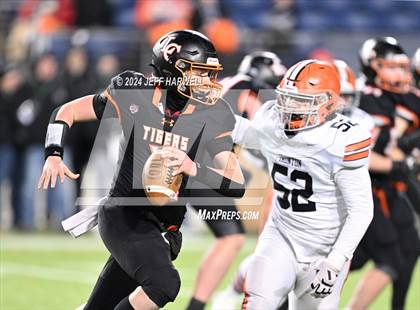 Thumbnail 2 in Ironton vs. Liberty Center (OHSAA Division 5 Final) photogallery.