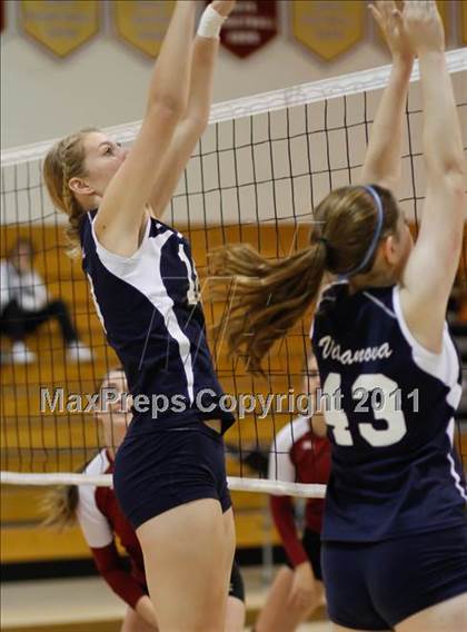 Thumbnail 1 in Oaks Christian vs Villanova Prep photogallery.