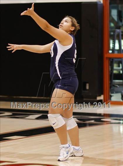 Thumbnail 3 in Oaks Christian vs Villanova Prep photogallery.