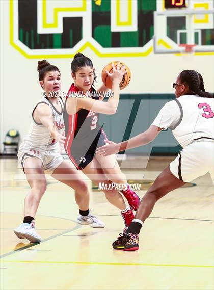 Thumbnail 1 in Hart vs La Salle (CIF SS Division 2AA Championship) photogallery.