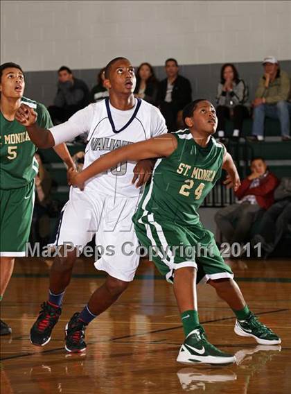 Thumbnail 2 in St. Genevieve vs. St. Monica (Tip-Off Classic) photogallery.