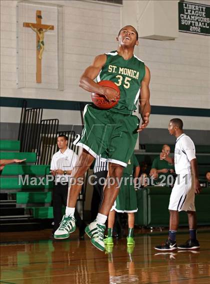 Thumbnail 3 in St. Genevieve vs. St. Monica (Tip-Off Classic) photogallery.