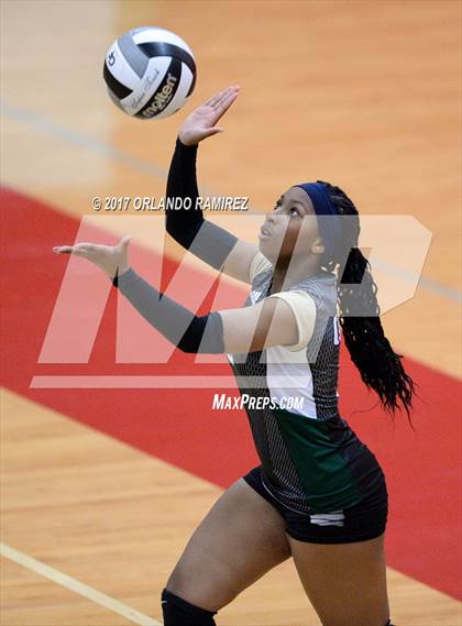 Thumbnail 1 in Chula Vista Learning Community Charter vs. Maranatha Christian (CIF SDS D4 Final) photogallery.