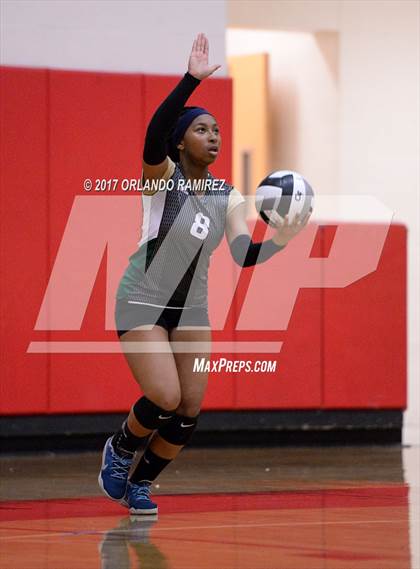 Thumbnail 2 in Chula Vista Learning Community Charter vs. Maranatha Christian (CIF SDS D4 Final) photogallery.