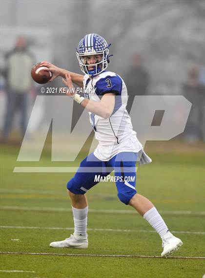 Thumbnail 3 in Darien vs. Fairfield Prep (CIAC Class LL Final) photogallery.