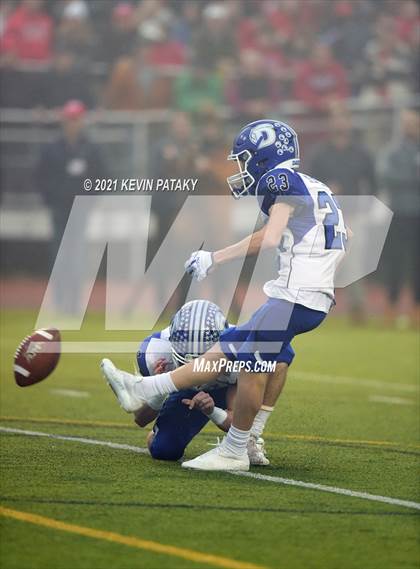 Thumbnail 2 in Darien vs. Fairfield Prep (CIAC Class LL Final) photogallery.