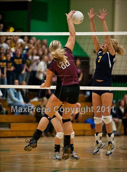 Thumbnail 3 in RHAM vs. East Lyme (CIAC Class L Final) photogallery.