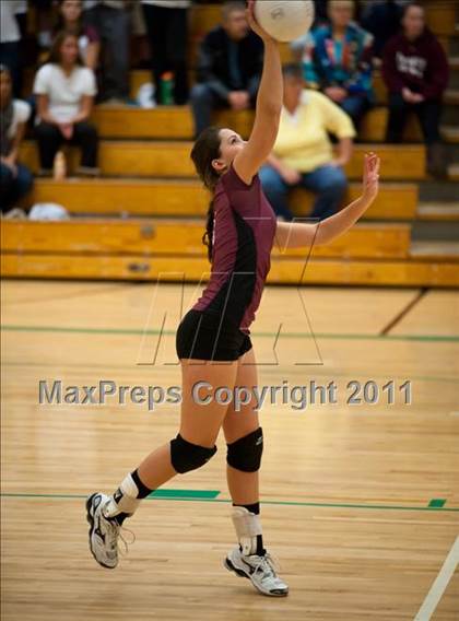 Thumbnail 3 in RHAM vs. East Lyme (CIAC Class L Final) photogallery.