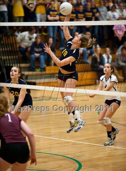 Thumbnail 2 in RHAM vs. East Lyme (CIAC Class L Final) photogallery.