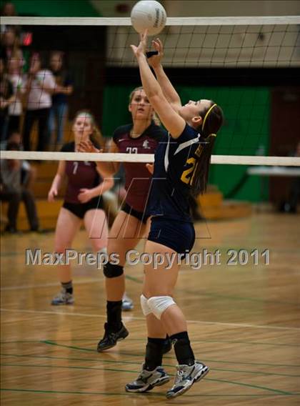 Thumbnail 3 in RHAM vs. East Lyme (CIAC Class L Final) photogallery.