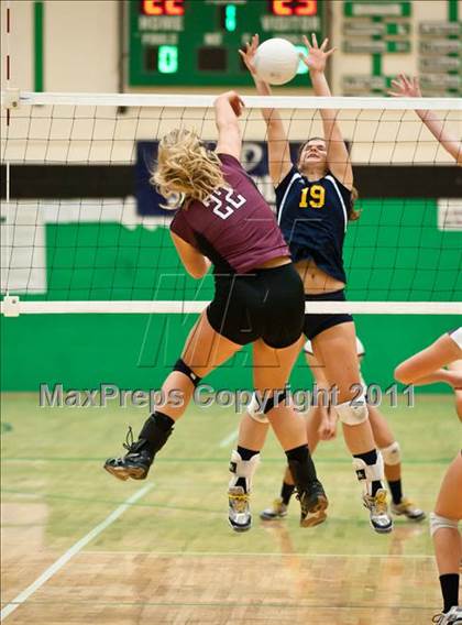 Thumbnail 2 in RHAM vs. East Lyme (CIAC Class L Final) photogallery.