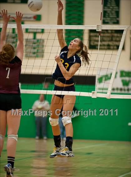 Thumbnail 2 in RHAM vs. East Lyme (CIAC Class L Final) photogallery.