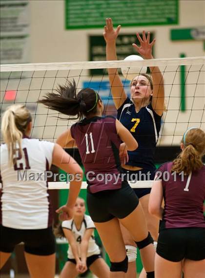 Thumbnail 2 in RHAM vs. East Lyme (CIAC Class L Final) photogallery.