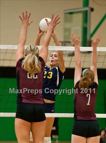 Thumbnail 3 in RHAM vs. East Lyme (CIAC Class L Final) photogallery.