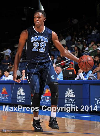 Thumbnail 2 in St. John Bosco vs. Compton (CIF SoCal Regional D2 Final) photogallery.
