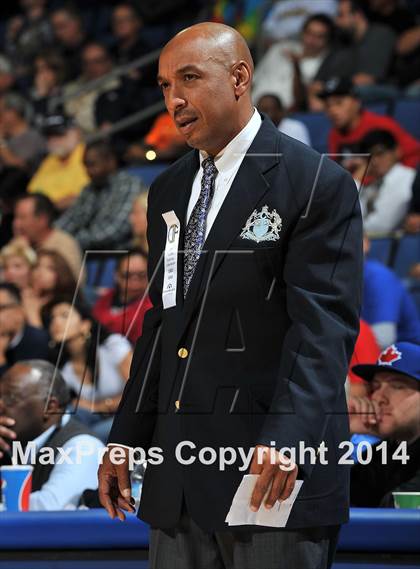 Thumbnail 2 in St. John Bosco vs. Compton (CIF SoCal Regional D2 Final) photogallery.