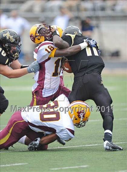 Thumbnail 1 in Glades Central vs. Denison (Florida vs. Texas Football Showcase) photogallery.