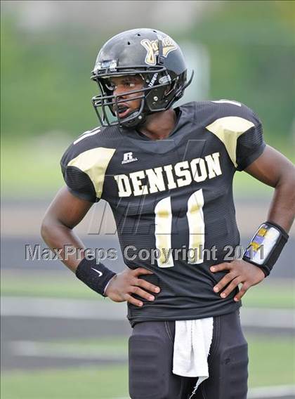 Thumbnail 3 in Glades Central vs. Denison (Florida vs. Texas Football Showcase) photogallery.