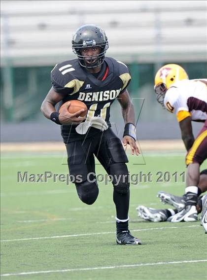 Thumbnail 3 in Glades Central vs. Denison (Florida vs. Texas Football Showcase) photogallery.