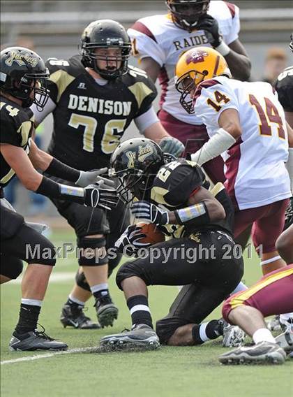 Thumbnail 2 in Glades Central vs. Denison (Florida vs. Texas Football Showcase) photogallery.